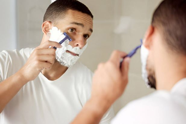 چرا رنگ پوست صورت از بدن تیره‌تر می‌شود؟ /دلایل +درمان