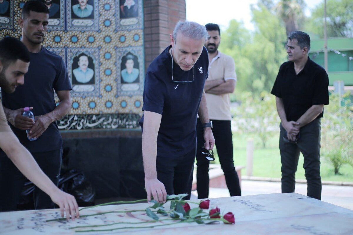 سرمربی جدید فولاد بر سر مزار شهدا