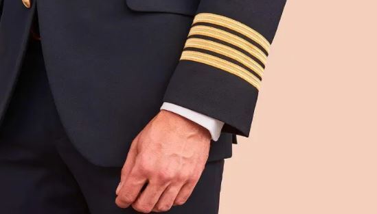 خطوط روی لباس خلبانان نکات مهمی درمورد مهارت آنها به شما می‌گوید