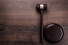 در «داوری» هزینه دادرسی پرداخت نمی‌شود
