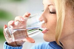 فواید نوشیدن آب کافی در فصل گرما از کاهش وزن تا سلامت کلیه‌ها
