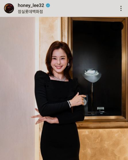 لباس اندامی و شیک لی هانی، بازیگر سریال کره‌ای پاستا