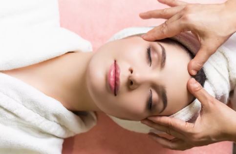 ۷ مرحله مهم برای فشیال صورت در خانه