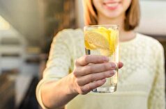 خوردن روزانه آب لیمو چه مزایایی برای بدن دارد؟ ۱۰ نکته سلامتی