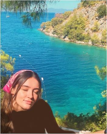 مدیتیشن زهرا گونش، ستاره محبوب والیبال ترکیه در طبیعت رویایی و بهشتی در تعطیلات آخر هفته/ واقعا چه منظره زیبایی و دل انگیزی😍+عکس