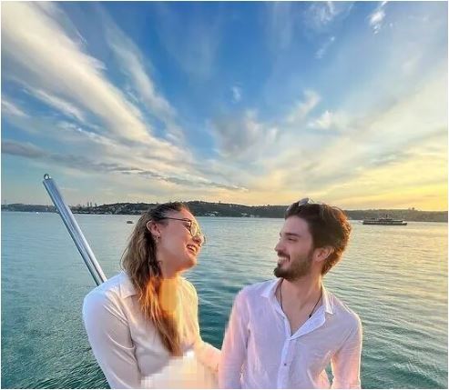 خوشگذرانی مایه‌داریِ زهرا گونش و همسر ثروتمندش در قایق تفریحی وسط دریا+ عکس/ تعطیلات آخر هفته خانوم والیبالیست