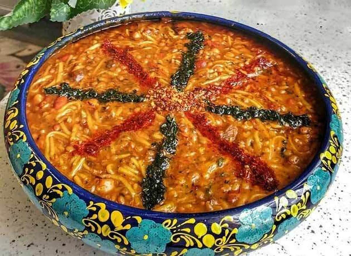 عصر‌های تابستان با این آش بی نظیر از عزیزانتان پذیرایی کنید