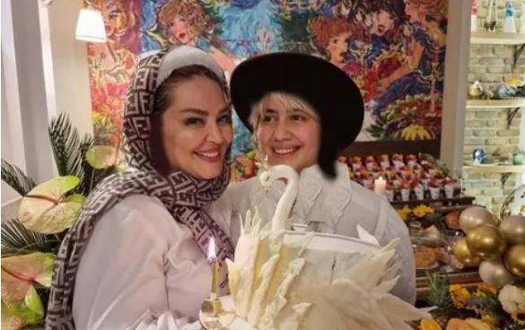 مادر و دختر ادایی سینما با یک تولد شاهانه خود را سر زبانها انداختند مادر و دختر ادایی سینما با یک تولد شاهانه خود را سر زبانها انداختند