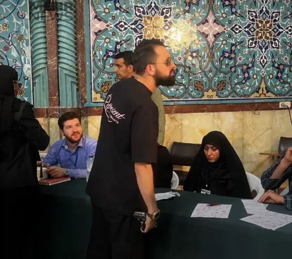 شکار بازیگر پرحاشیه و همسر دافش در حال رای دادن+عکس