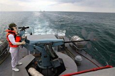 تمیرین تیراندازی شناور‌ها به سمت اهداف دریایی