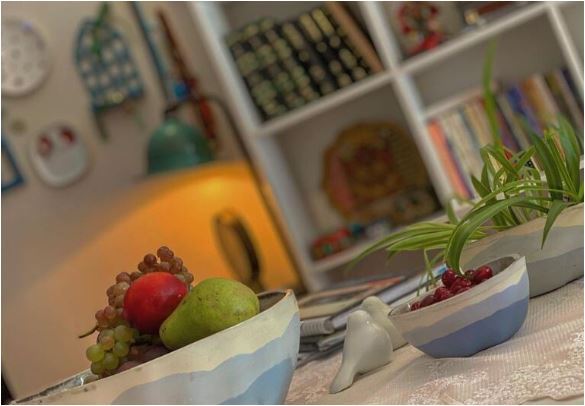 دیزاین منحصر به‌فرد میز عصرانه پریچهر قنبری، همسر اول شهاب حسینی در ظروف سفالی و دست‌ساز/ زیبایی و سلیقه موج میزنه+عکس
