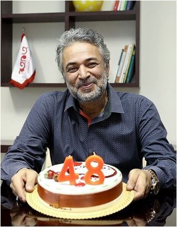 نگاهی به کیک تولد ۴۸ سالگی حسن جوهرچی +عکس/ چهره خندان آقای بازیگر در آخرین جشن تولدش