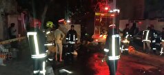 مصدومیت آتش نشان مشهدی برای نجات ۶ شهروند محبوس در آتش