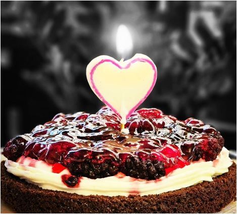 نگاهی به کیک تولد زیبای ۵۱ سالگی آناهیتا همتی، ستاره سریال خانه به دوش با شمع عاشقانه قلبی شکل/ معلومه خیلی خوشمزه است+عکس