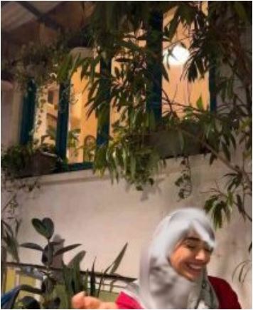 خلاقیت منحصر بفرد عروس فاطمه گودرزی برای نشان دادن نمایی زیبا از خانه اش/گلدان‌های درب ورودی فوق العاده زیباست+عکس