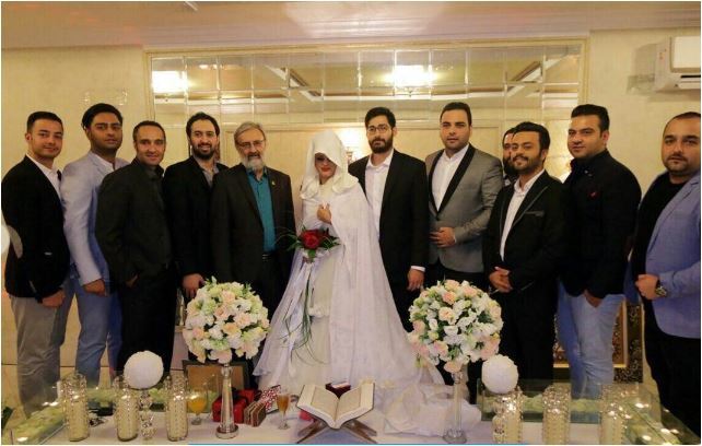 مهمانانی که در عروسی خواهر احسان علیخانی حضور داشتند! / ماجرای عکس یادگاری احسان علیخانی با عروس خانم