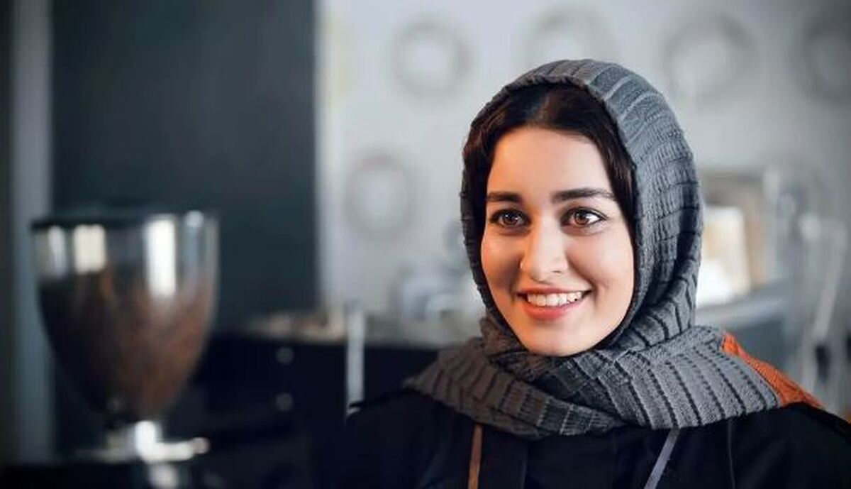 تیپ مونوکروم مه‌لقا مینوش زاد با یک گوشواره خیلی خاص تکمیل شد! +عکس