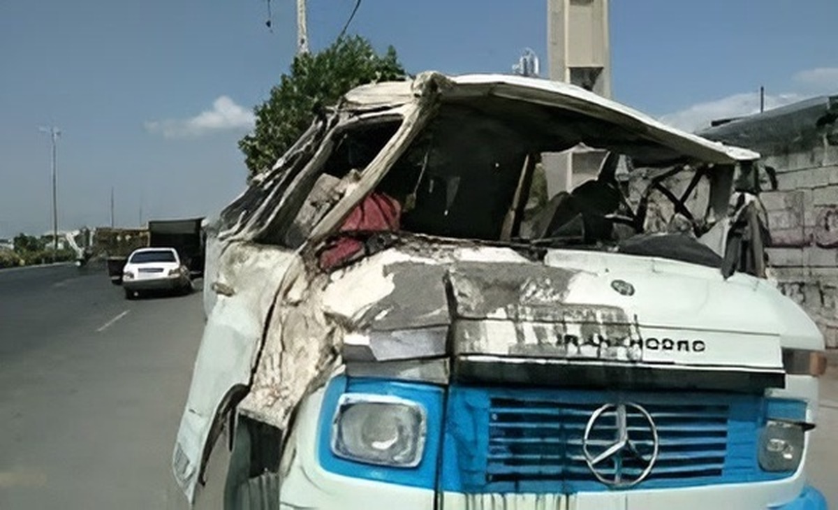 واژگونی مینی بوس ۱۰ مصدوم برجای گذاشت