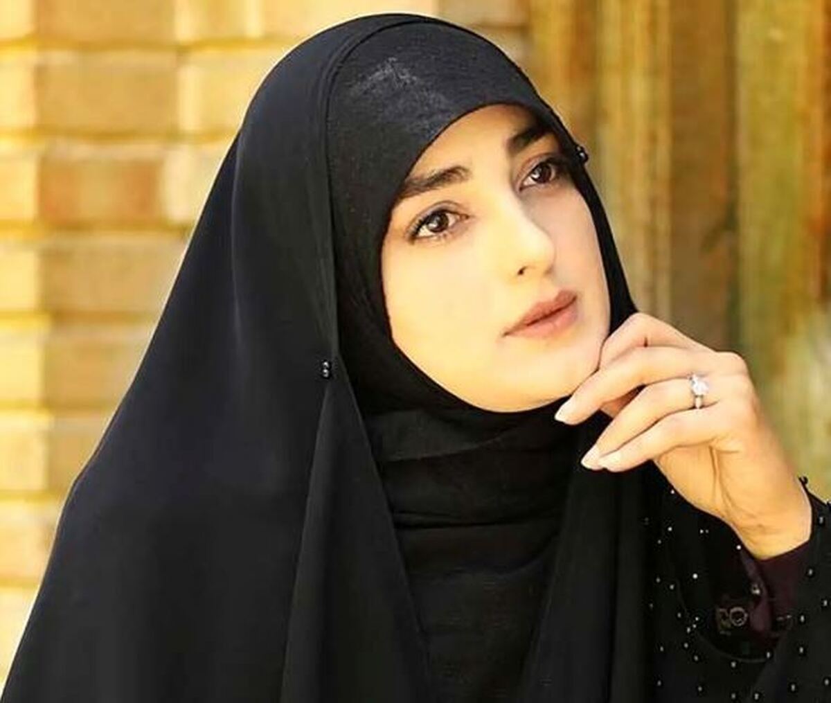 کیک تولد فانتزی و سه بعدی ستاره سادات قطبی در کنار مجری معروف