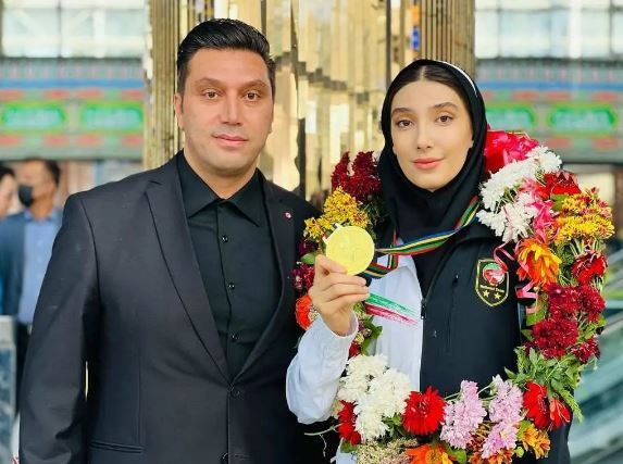 عکس‌های خانوادگی مبینا نعمت زاده که تا به حال ندیده اید! + پدر خوشتیپ مبینا نعمت زاده!