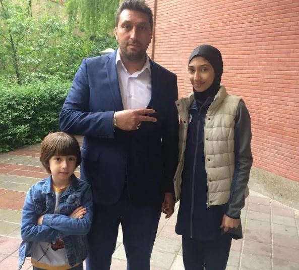 عکس‌های خانوادگی مبینا نعمت زاده که تا به حال ندیده اید! + پدر خوشتیپ مبینا نعمت زاده!