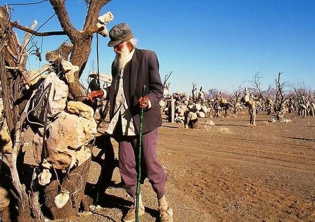 باغی عجیب در کرمان که میوه هایش سنگ است/چه رازی در این مکان مخوف مهر و موم شده؟