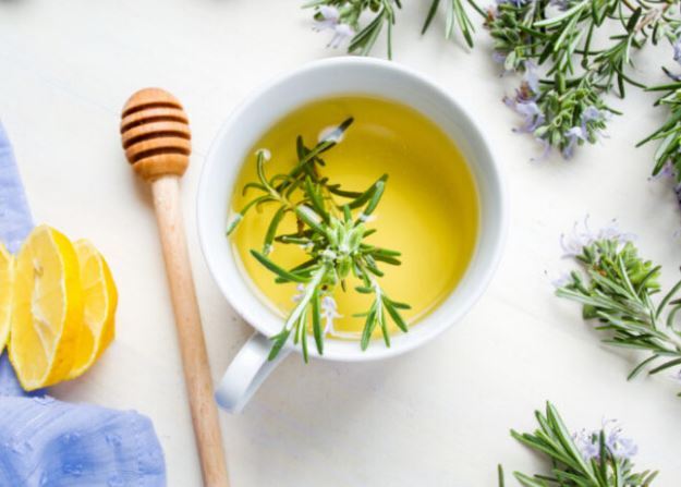 از کمک به هضم غذا تا خاصیت ضد التهابی/شفا دهنده‌ای به نام چای رزماری!