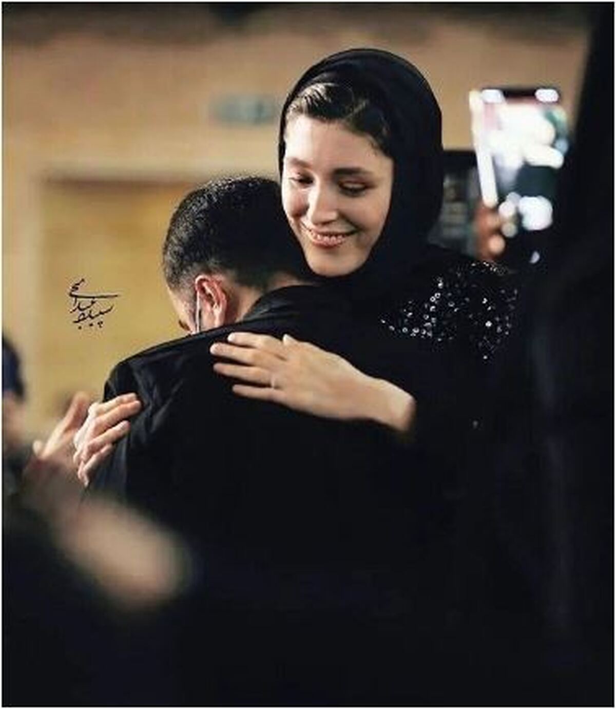 نگاهی به استایل‌های رنگارنگ و خیره کننده خواهر افغانی فرشته حسینی/ماشاالله چقدر شباهت دارند!