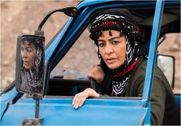 تصویری متفاوت و دیده نشده از مریلا زارعی در حال رانندگی نیسان/ خانم بازیگر لباس کُردی پوشید