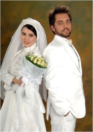ژست‌های رمانتیکِ عروس و دامادی لیلا حاتمی بازیگر آرام و باوقار در کنار بهرام رادان سلبریتی چشم رنگی سینما+عکس