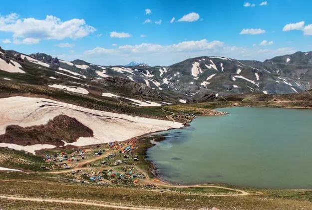 اگر در این روز‌های تابستانی به دنبال مکانی خوش آب و هوا برای تفریح می‌گردید به دریاچه دالامپر سر بزنید