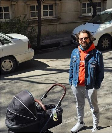 پیاده روی پدر پسری بهرام رادان و قند عسلش در هوای آفتابی تهران +عکس/ لبخند بهرام رادان گویای رضایت اوست