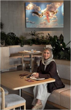صندل تابستانی کنفی و مُد روز مینا مختاری در کافه گردی صبحگاهی‌اش+عکس/ خبری از جان و بهرام رادان نبود