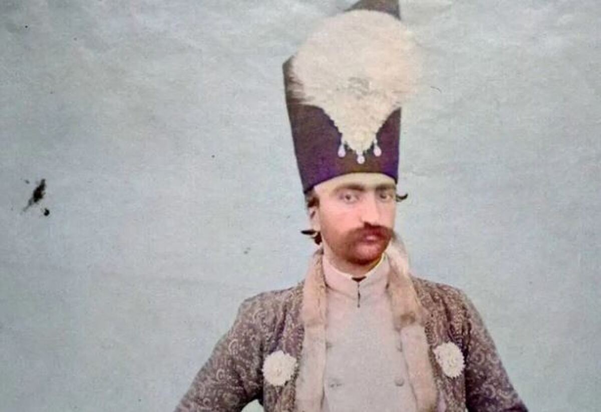 ژست مثلا یهویی ناصرالدین شاه هنگام سلفی گرفتن از خودش