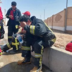 مصدومیت ۴ آتش‌نشان یزدی در آتش سوزی کارخانه نخ