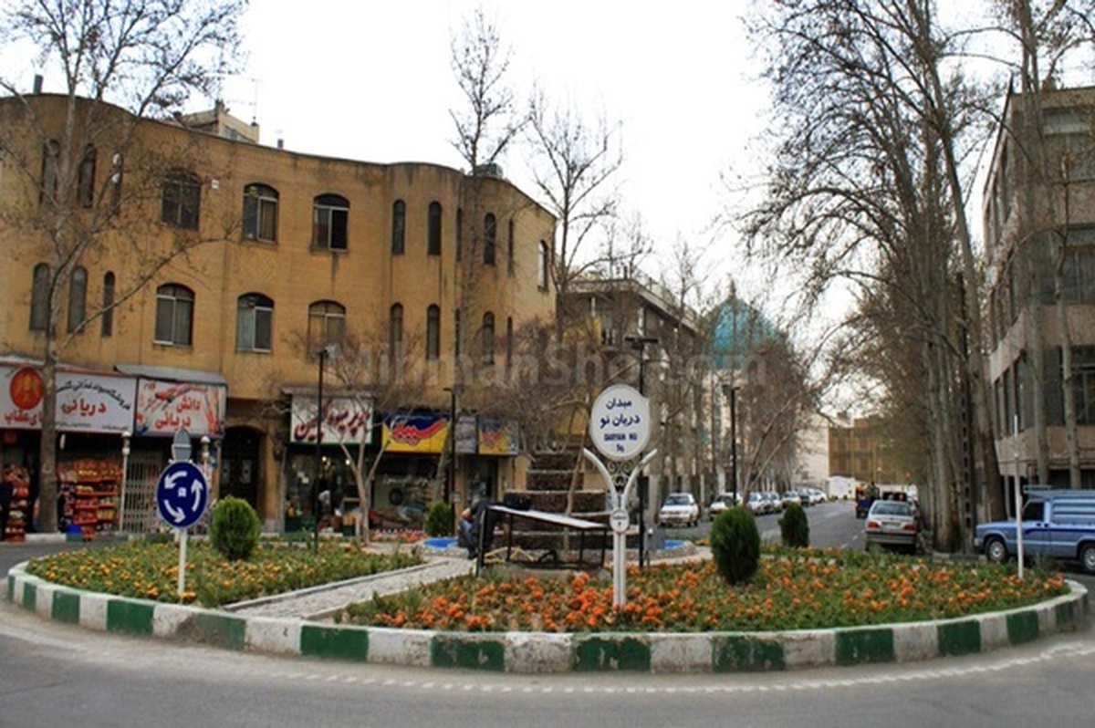 خیابان ستارخان به بزرگراه چمران شمال متصل می‌شود