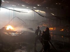 آتش‌سوزی گسترده در انبار ٣٠٠٠ متری کالا در جاده قدیم کرج