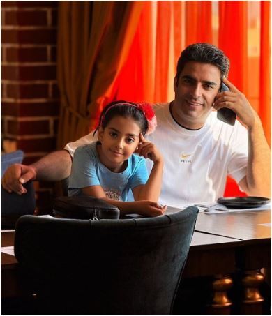 ژست‌های پدر و دختری جذاب و بانمک منوچهر هادی و دخترش سوفیا/ جالب و باحال+عکس