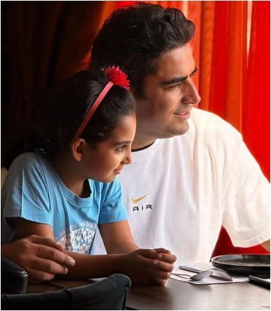 ژست‌های پدر و دختری جذاب و بانمک منوچهر هادی و دخترش سوفیا/ جالب و باحال+عکس