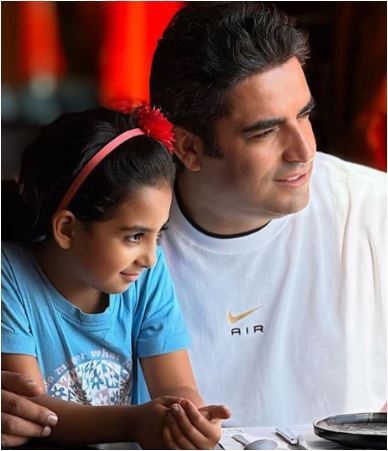 ژست‌های پدر و دختری جذاب و بانمک منوچهر هادی و دخترش سوفیا/ جالب و باحال+عکس