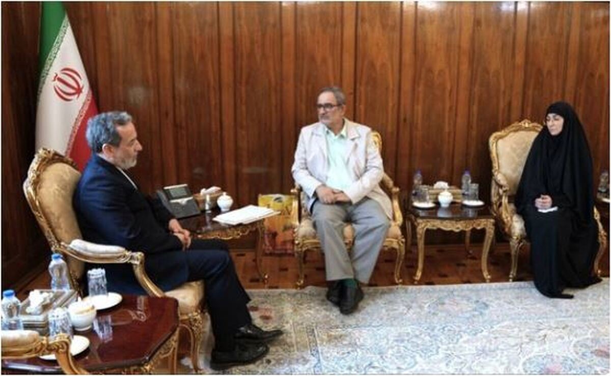 دیدار خانواده محمدرضا نوری با عراقچی