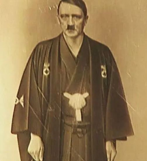 تبلیغات کردن هیتلر با لباس ژاپنی+عکس تبلیغات کردن هیتلر با لباس ژاپنی+عکس