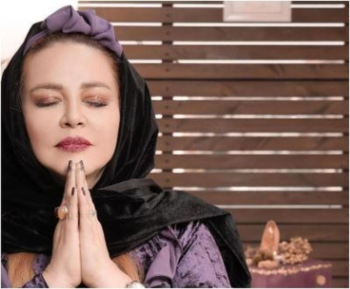 سنگ تمام گذاشتن دختر بهاره رهنما برای تولد ۵۰ سالگی خانم بازیگر با کیک به طرح قو