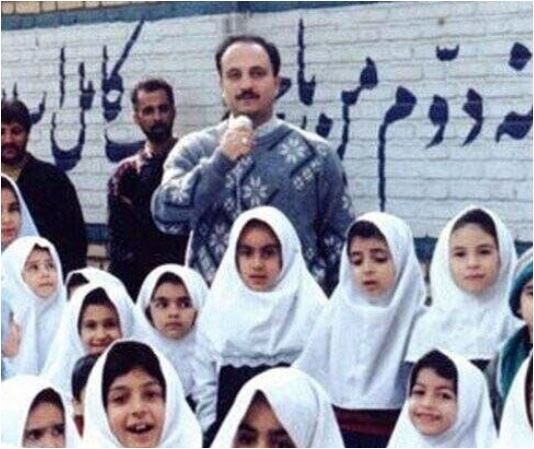 سفر نوستالژیک با مسعود روشن پژوه بعد ۴۰ سال/ تغییر چهره عموپورنگ دهه شصتی‌ها مجری محبوب برنامه مسابقه محله😍👌 شماهم باهاشون خاطره دارید؟