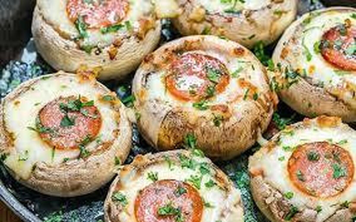 آماده سازی قارچ‌های شکم با پنیر مخصوص برای شام