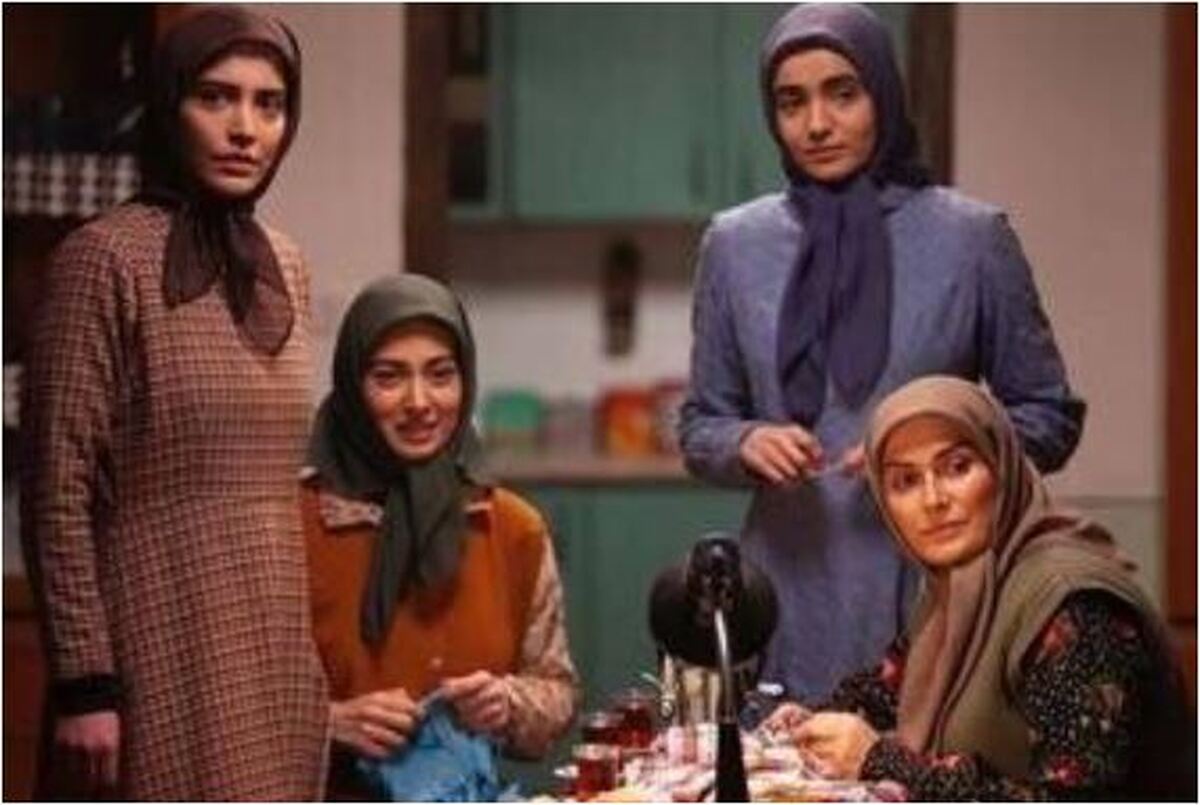 تصاویر یادگاری بازیگران سریال طوبی خارج از کادر سریال در یک مهمانی دوستانه