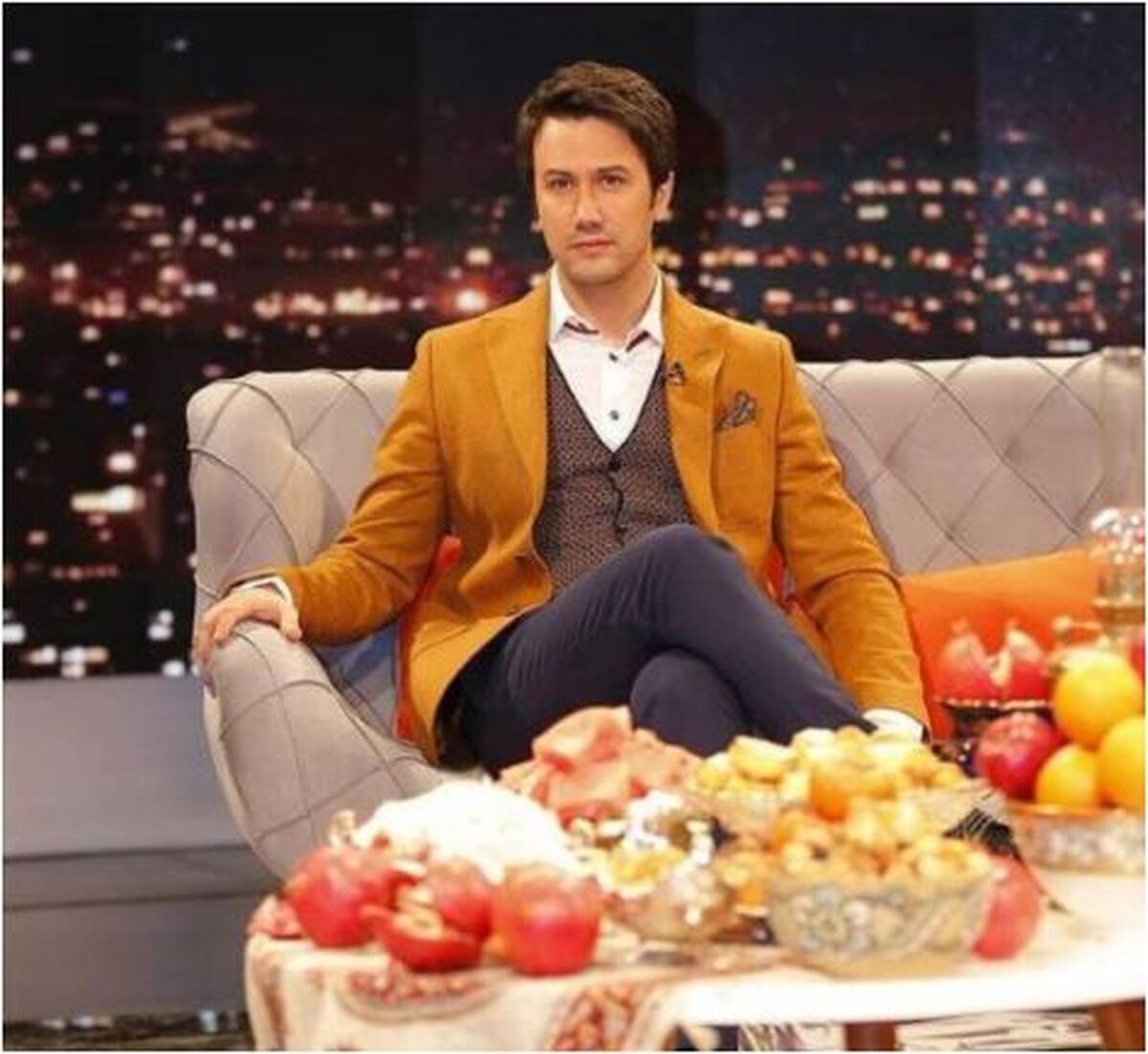 سلفی بامزه شاهرخ استخری با «بچه نارنگی» در قدم زنی‌های پاییزه اش! +عکس
