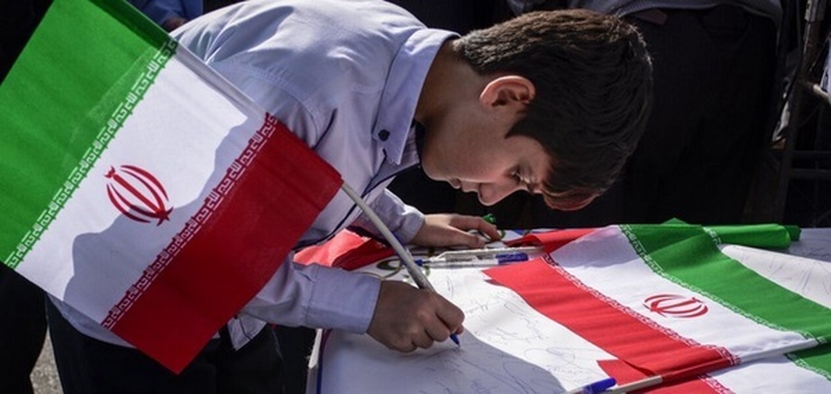 ۱۳ آبان نشان‌دهنده بینش عمیق سیاسی - اجتماعی دانش‌آموزان است