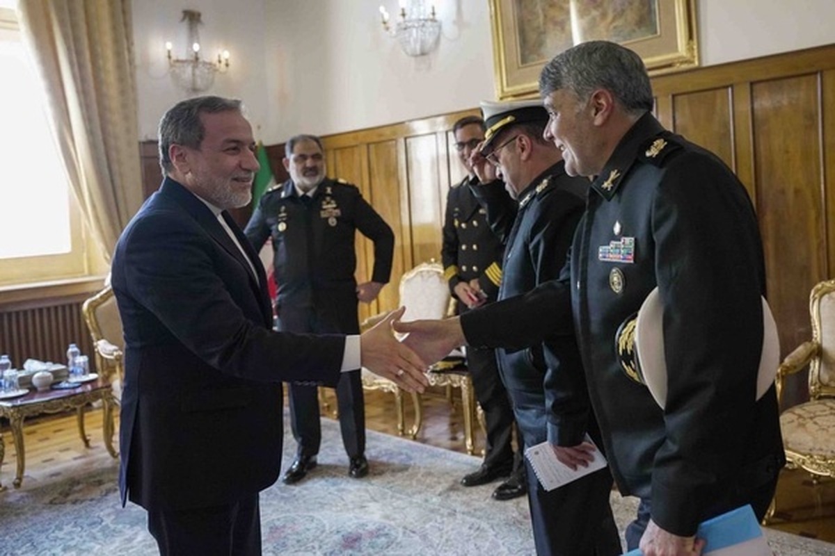 دیدار عراقچی با جمعی از فرماندهان نیروی دریایی ارتش جمهوری اسلامی ایران