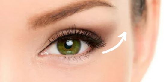 چگونه با تکنیک سایه زدن پف چشم‌ها را کم کنیم؟